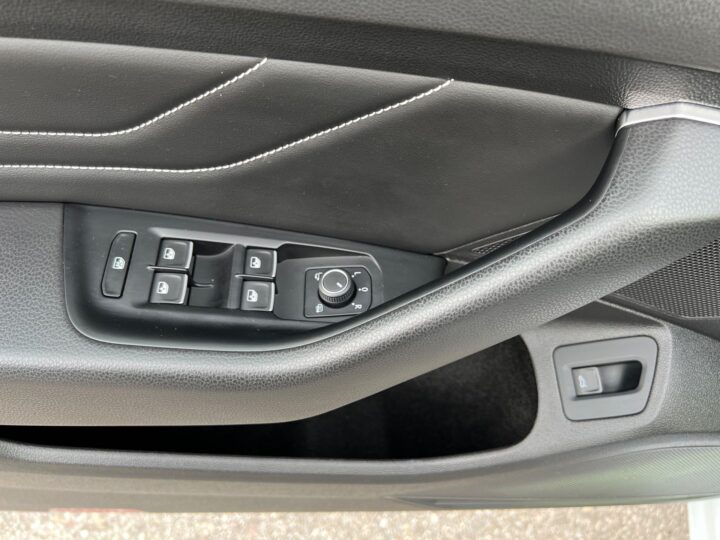 Abbildung Fahrzeugdetailansicht Volkswagen Passat Variant - Nr. 31