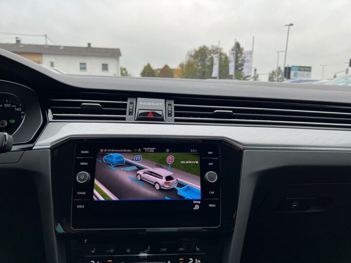 Abbildung Fahrzeugdetailansicht Volkswagen Passat Variant - Nr. 23
