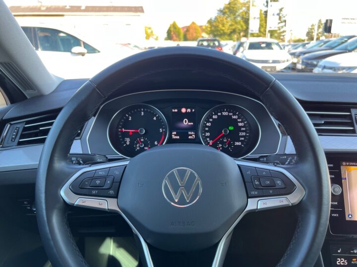 Abbildung Fahrzeugdetailansicht Volkswagen Passat Variant - Nr. 15