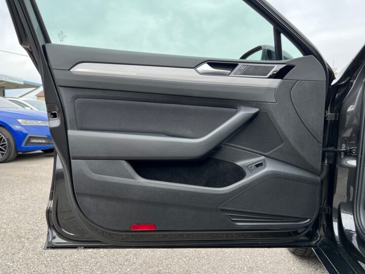 Abbildung Fahrzeugdetailansicht Volkswagen Passat Variant - Nr. 30