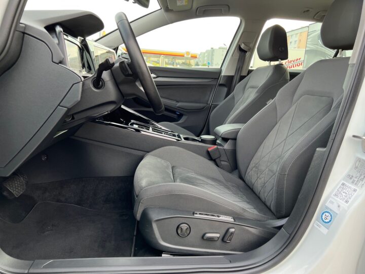 Abbildung Fahrzeugdetailansicht Volkswagen Golf Variant - Nr. 12