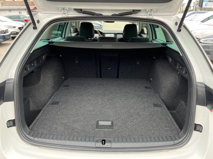 Abbildung Fahrzeugdetailansicht Skoda Octavia - Nr. 14