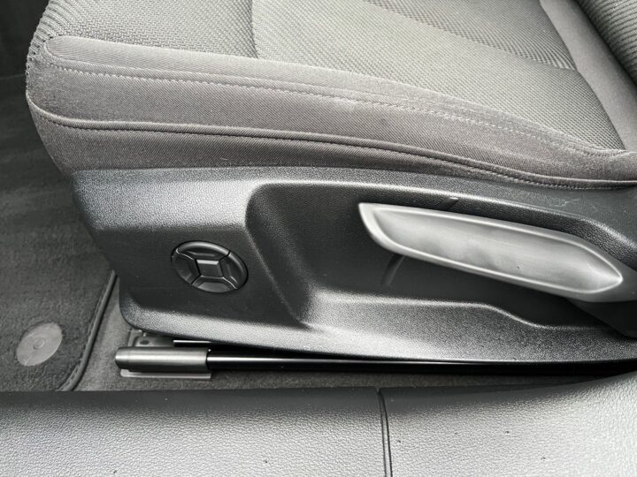 Abbildung Fahrzeugdetailansicht Audi A6 - Nr. 32