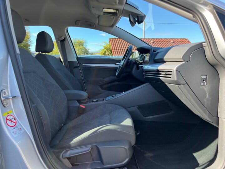 Abbildung Fahrzeugdetailansicht Volkswagen Golf Variant - Nr. 33