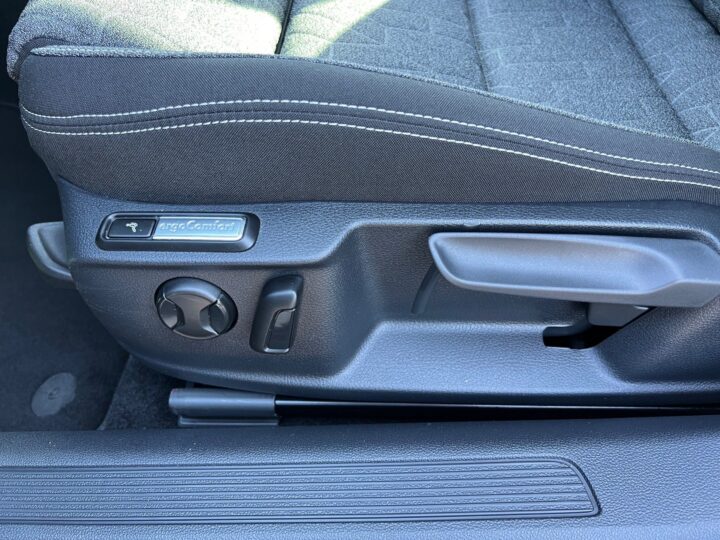 Abbildung Fahrzeugdetailansicht Volkswagen Passat Variant - Nr. 32