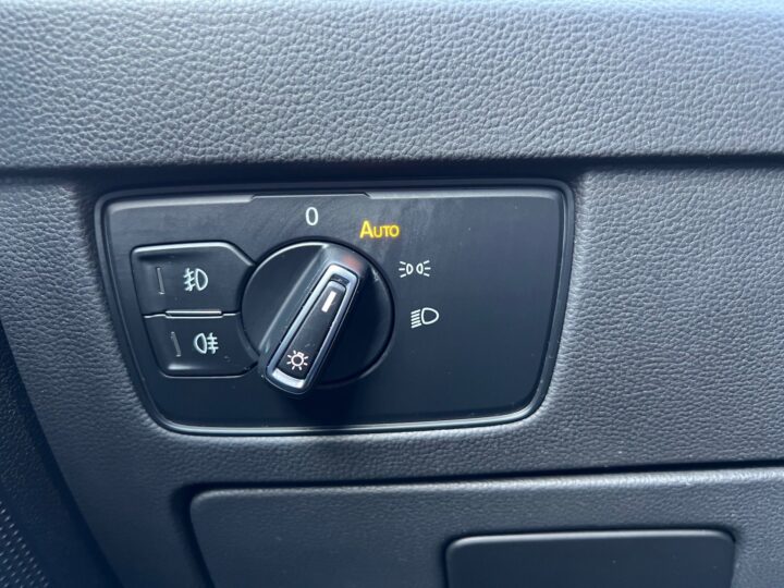 Abbildung Fahrzeugdetailansicht Volkswagen Passat Variant - Nr. 44