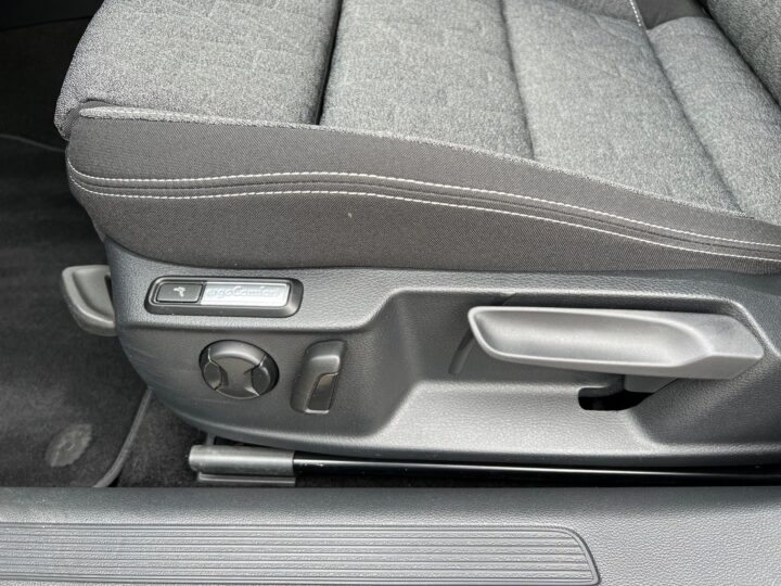 Abbildung Fahrzeugdetailansicht Volkswagen Passat Variant - Nr. 32