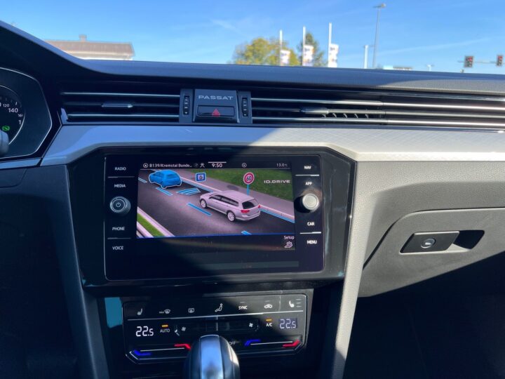 Abbildung Fahrzeugdetailansicht Volkswagen Passat Variant - Nr. 23