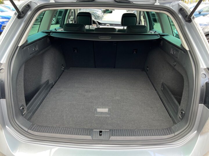 Abbildung Fahrzeugdetailansicht Volkswagen Passat Variant - Nr. 14