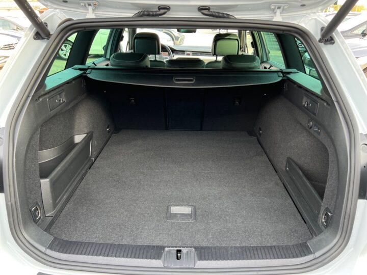 Abbildung Fahrzeugdetailansicht Volkswagen Passat Variant - Nr. 14