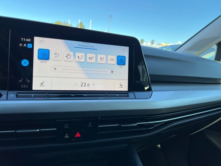 Abbildung Fahrzeugdetailansicht Volkswagen Golf Variant - Nr. 22
