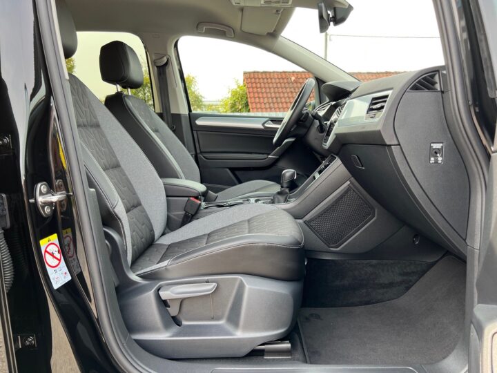 Abbildung Fahrzeugdetailansicht Volkswagen Touran - Nr. 33