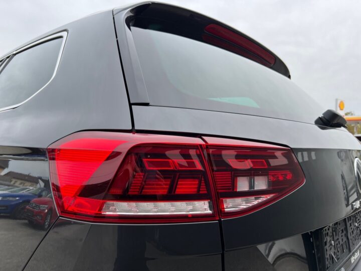 Abbildung Fahrzeugdetailansicht Volkswagen Passat Variant - Nr. 38