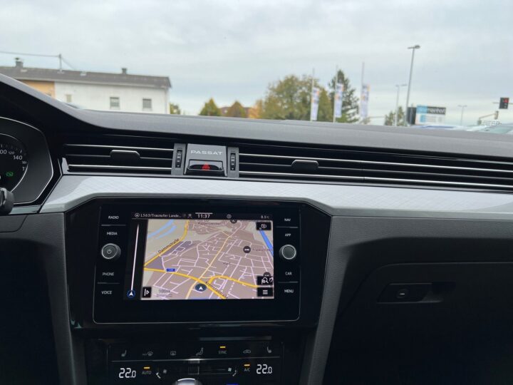Abbildung Fahrzeugdetailansicht Volkswagen Passat Variant - Nr. 25