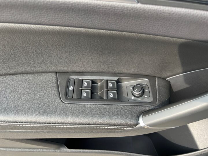 Abbildung Fahrzeugdetailansicht Volkswagen Touran - Nr. 30