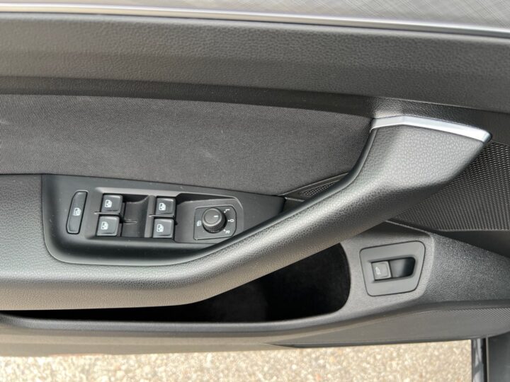 Abbildung Fahrzeugdetailansicht Volkswagen Passat Variant - Nr. 31
