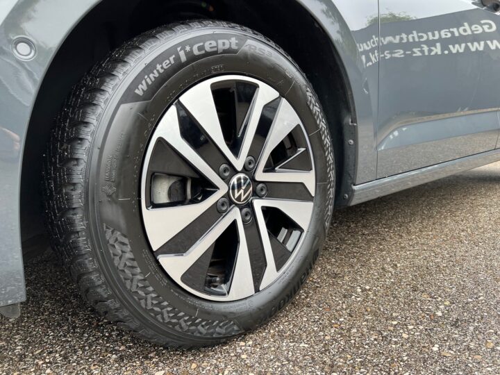 Abbildung Fahrzeugdetailansicht Volkswagen Touran - Nr. 37