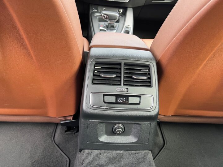 Abbildung Fahrzeugdetailansicht Audi A4 - Nr. 32