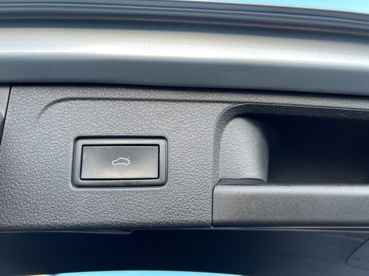 Abbildung Fahrzeugdetailansicht Volkswagen Passat Variant - Nr. 38