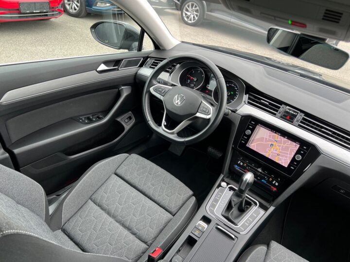 Abbildung Fahrzeugdetailansicht Volkswagen Passat Variant - Nr. 11
