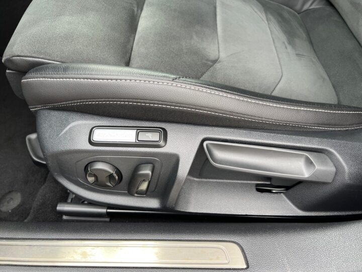 Abbildung Fahrzeugdetailansicht Volkswagen Arteon - Nr. 32