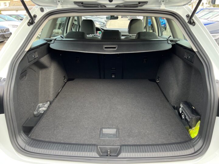 Abbildung Fahrzeugdetailansicht Volkswagen Golf Variant - Nr. 14