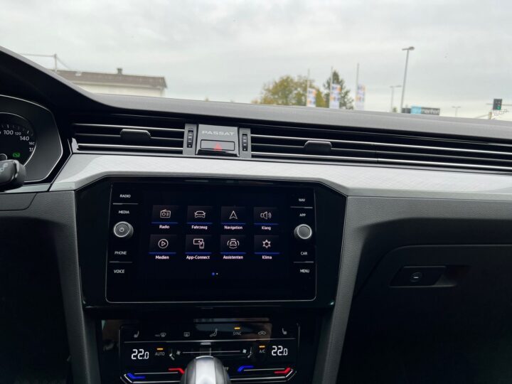 Abbildung Fahrzeugdetailansicht Volkswagen Passat Variant - Nr. 18