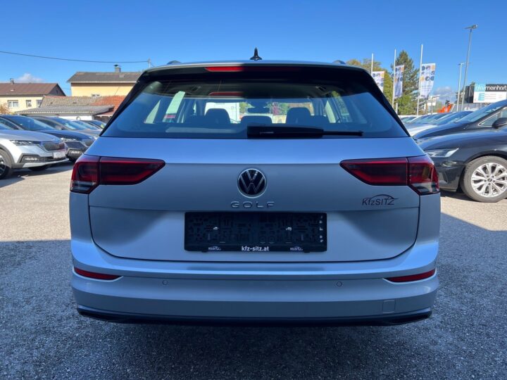 Abbildung Fahrzeugdetailansicht Volkswagen Golf Variant - Nr. 3